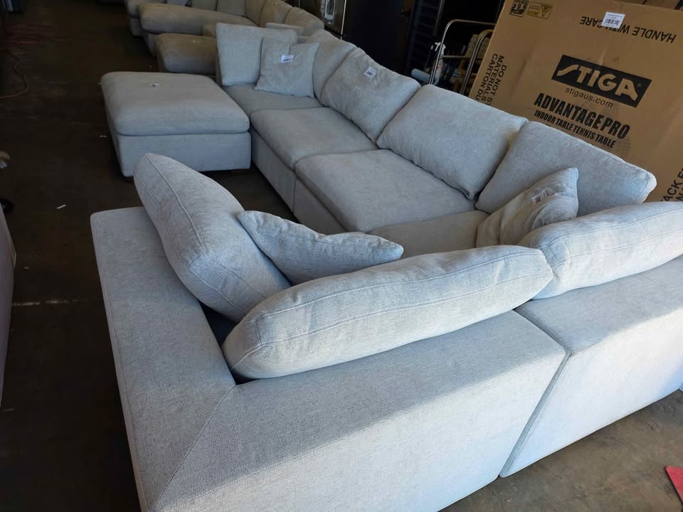 Thomasville Lowell 6-piece Modular Sectional - Image 9