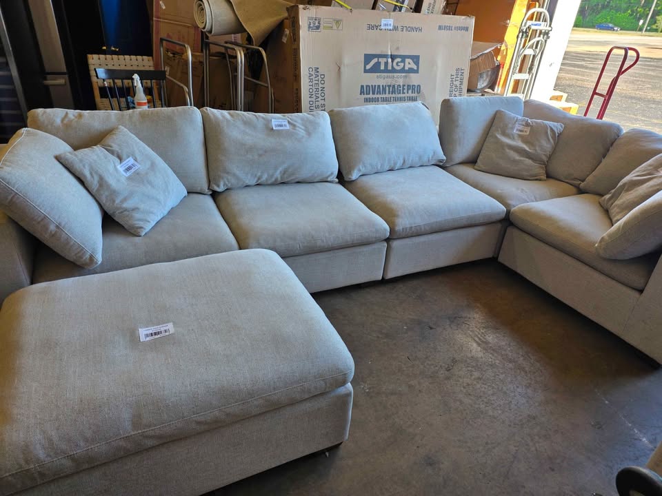 Thomasville Lowell 6-piece Modular Sectional - Image 10