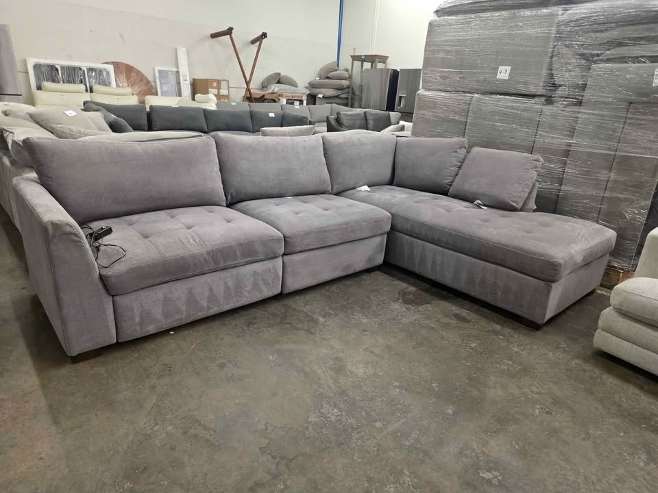 Thomasville Miles Fabric Sectional with Power Footrest - Image 6