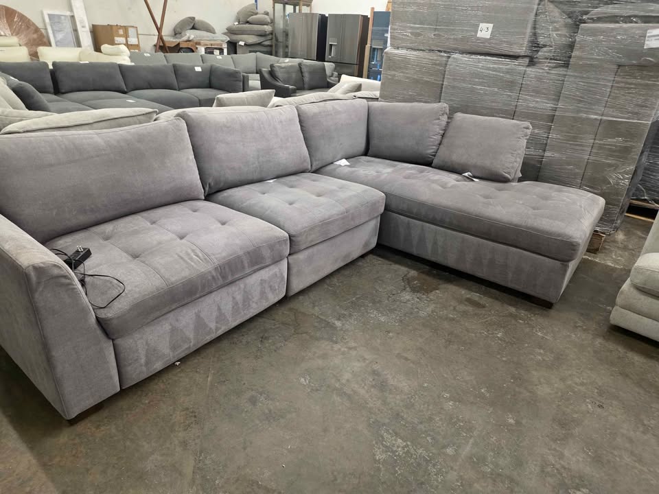 Thomasville Miles Fabric Sectional with Power Footrest - Image 7