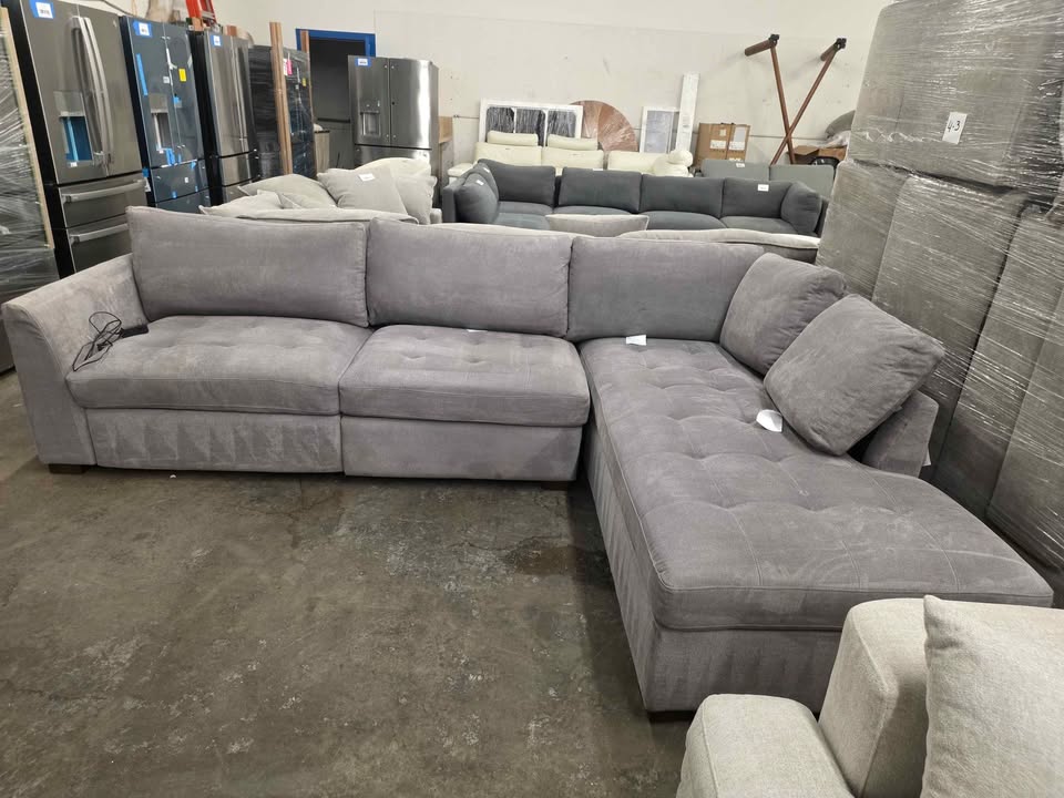 Thomasville Miles Fabric Sectional with Power Footrest - Image 8