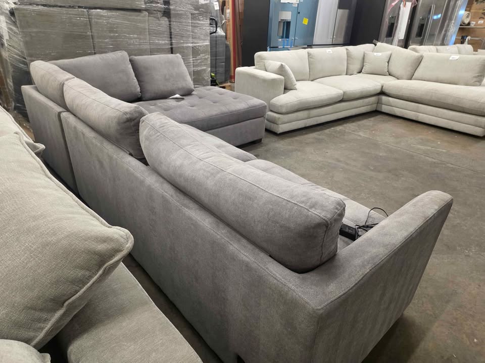 Thomasville Miles Fabric Sectional with Power Footrest - Image 10