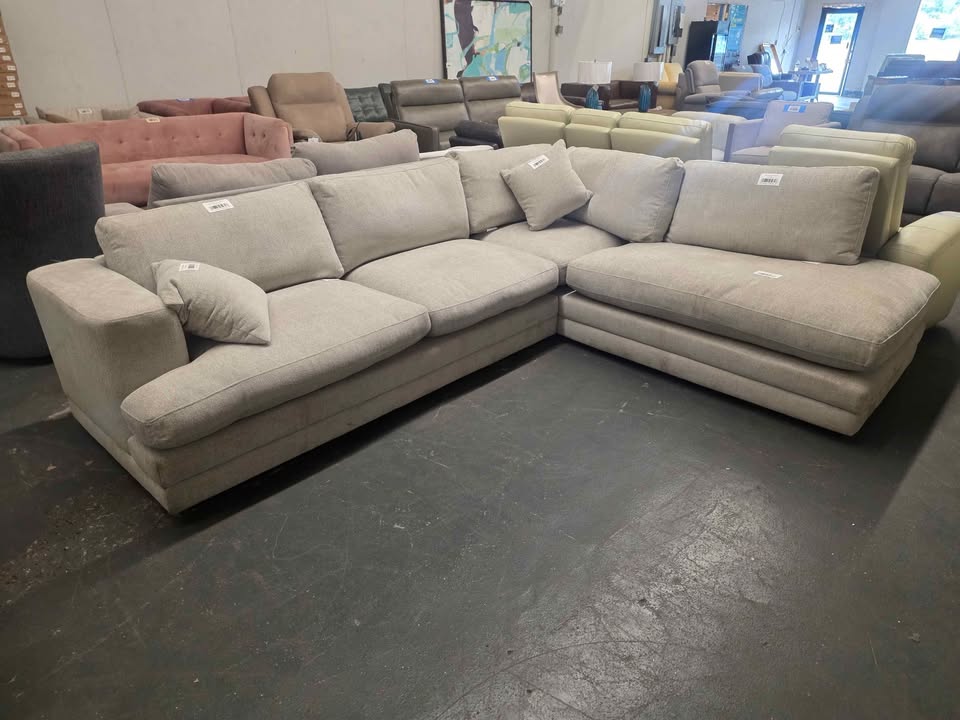 Derry Fabric Sectional - Image 7