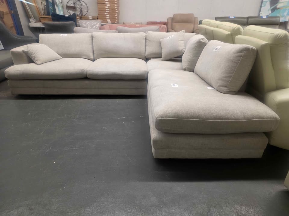 Derry Fabric Sectional - Image 8