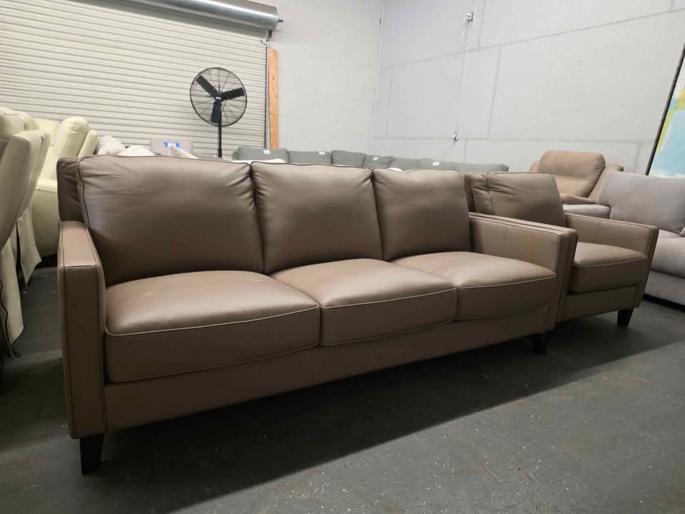 West Park 3-piece Leather Set ( Taupe ) ( Retails $4300.00 ) - Image 8