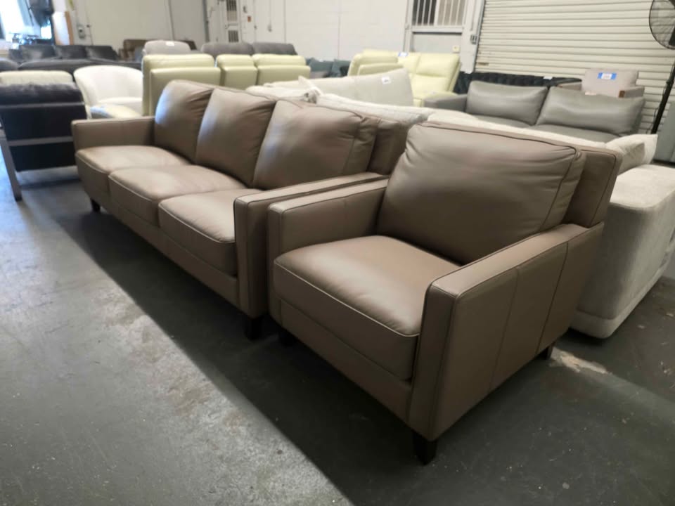 West Park 3-piece Leather Set ( Taupe ) ( Retails $4300.00 ) - Image 10