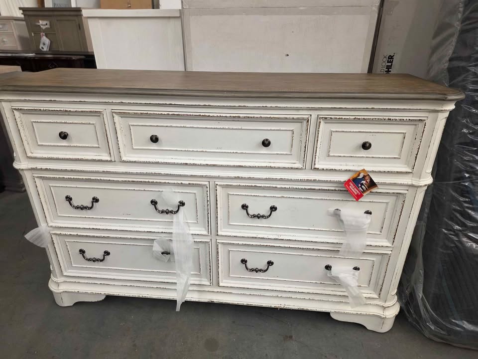Liberty Furniture Bedroom 7 Drawer Dresser 244-BR31 - Image 6