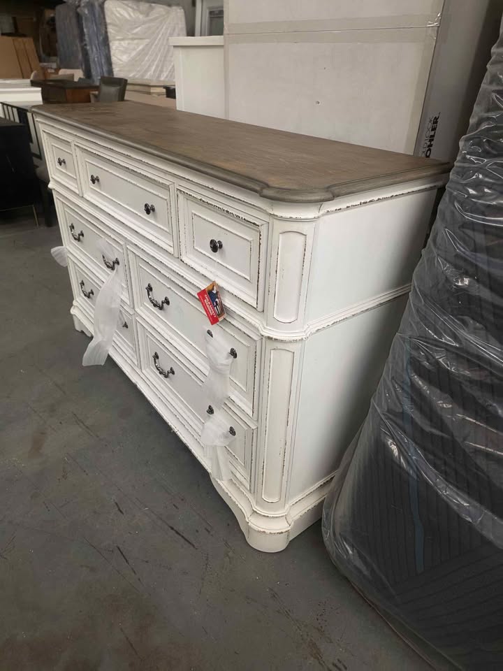Liberty Furniture Bedroom 7 Drawer Dresser 244-BR31 - Image 10