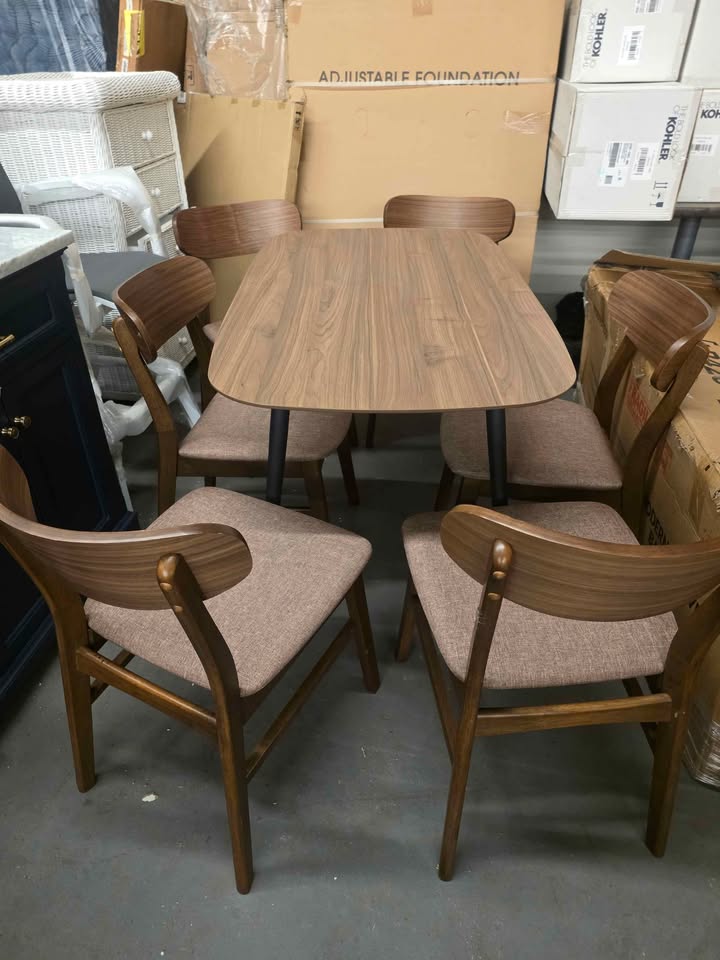 Dortch Walnut 7-piece Dining Room Set - Image 7