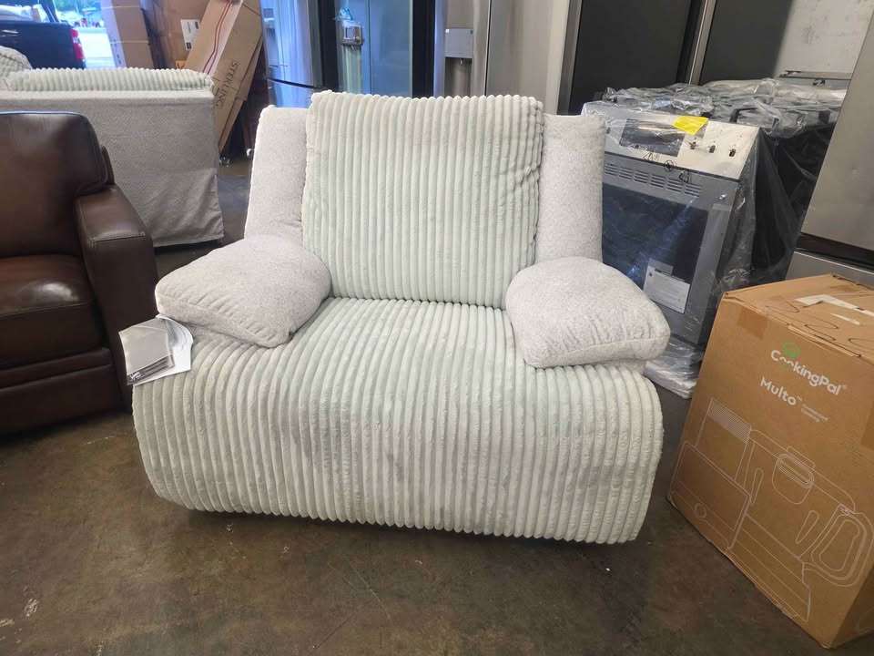 Top Tier Oversized Manual Rocker Recliner - Image 6