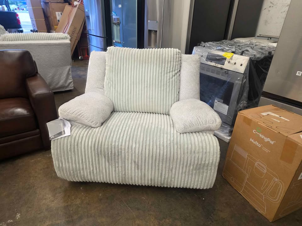 Top Tier Oversized Manual Rocker Recliner - Image 7
