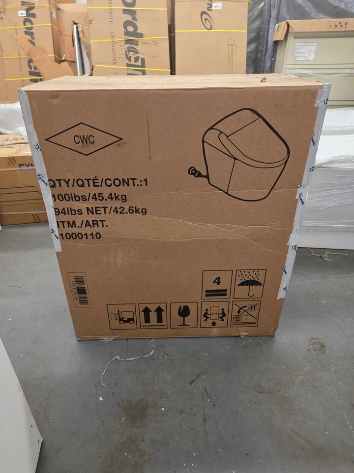 TOTO Washlet G5A Integrated Smart Toilet ( Retails $2700.00 ) - Image 7