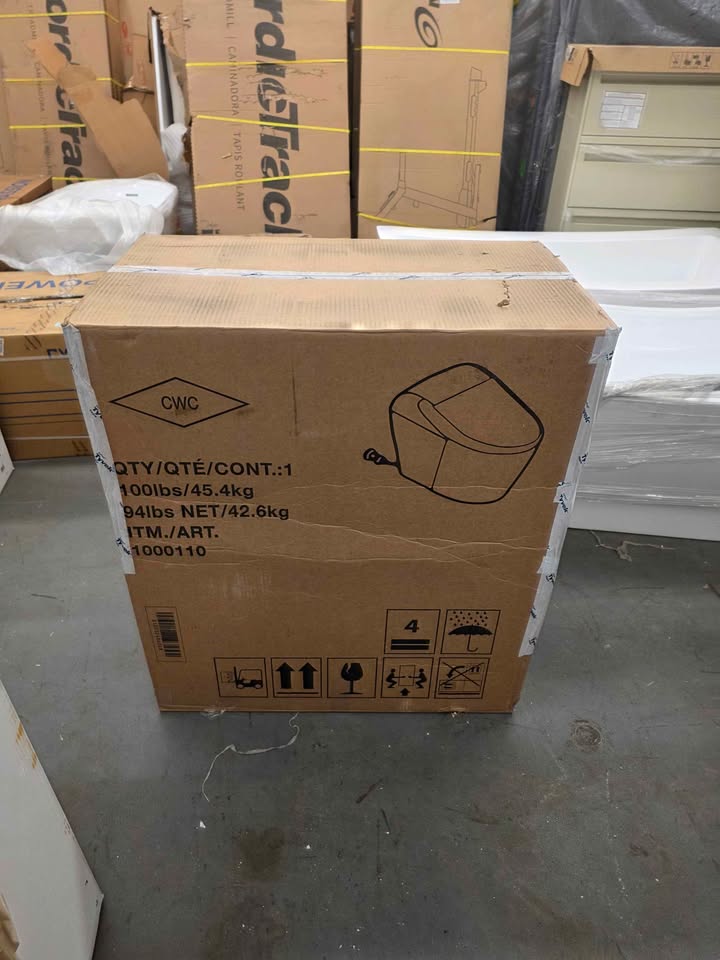TOTO Washlet G5A Integrated Smart Toilet ( Retails $2700.00 ) - Image 8