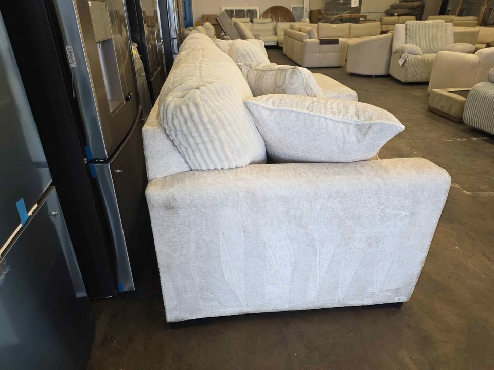 Chessington 2-Piece Sectional with Chaise ( Ivory ) - Image 7