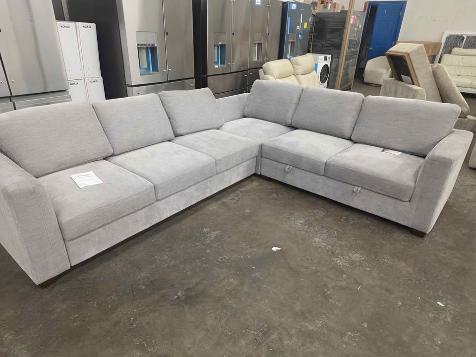 Thomasville Caler Convertible Sleeper Sectional with Storage - Image 5