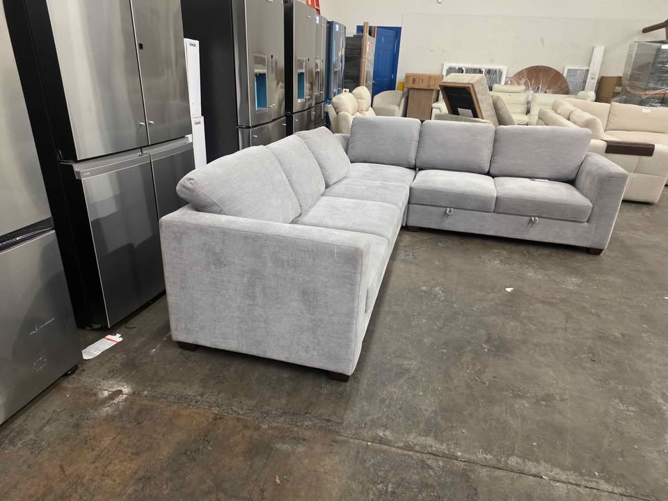 Thomasville Caler Convertible Sleeper Sectional with Storage - Image 10