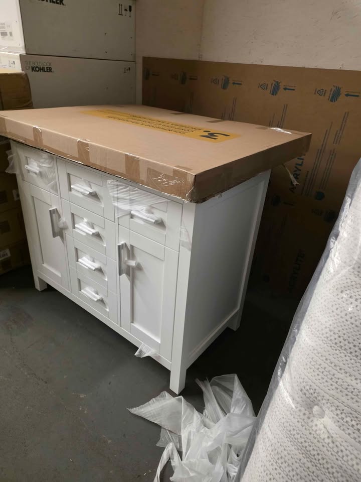 OVE Decors 42" Lakeview Bath Vanity in White - Image 9