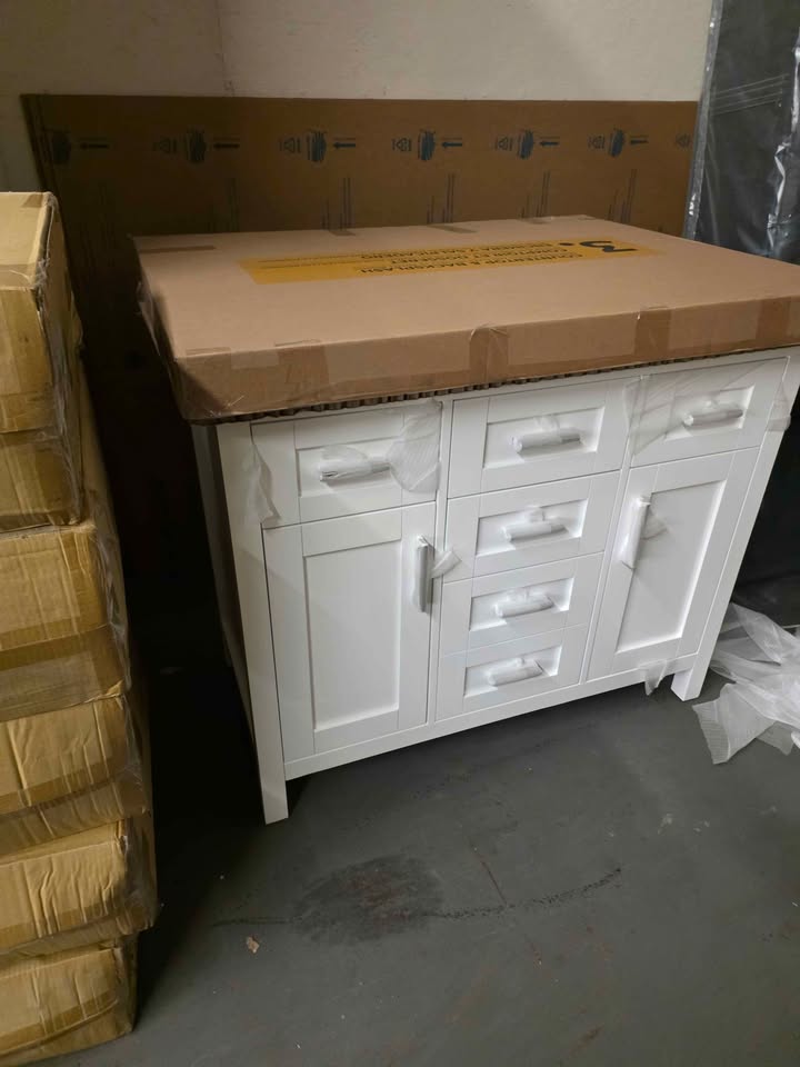 OVE Decors 42" Lakeview Bath Vanity in White - Image 10