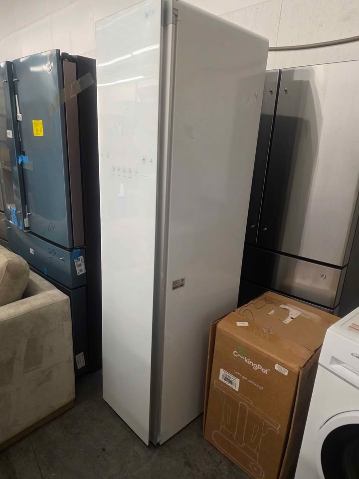 LG Styler Smart Wi-Fi Enabled Steam Closet with TrueSteam Technology and Exclusive Moving Hangers - Image 7