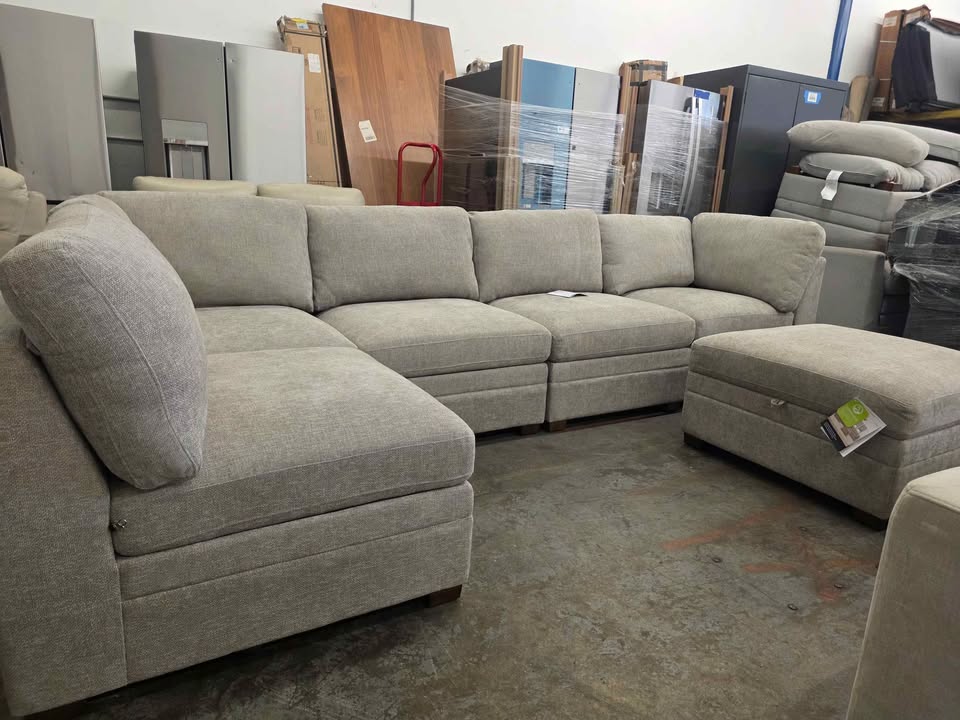 Thomasville Tisdale Modular Sectional 6-piece Taupe with Storage Ottoman - Image 6