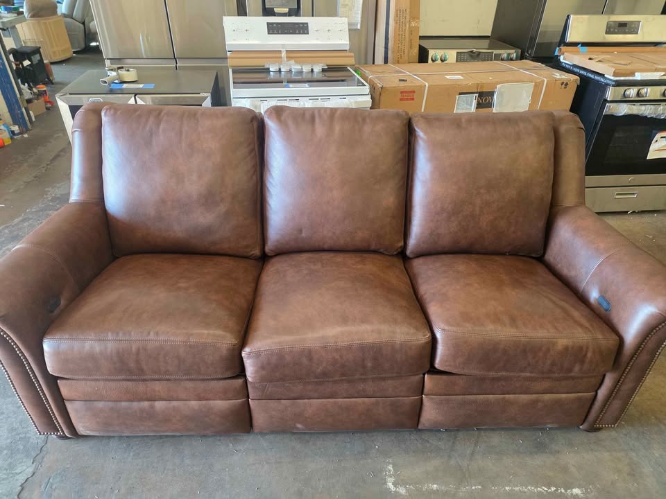 Bradington-Young 916-90 Whitaker Sofa – Full Recline at both Arms ( Retails $7000.00 ) - Image 7