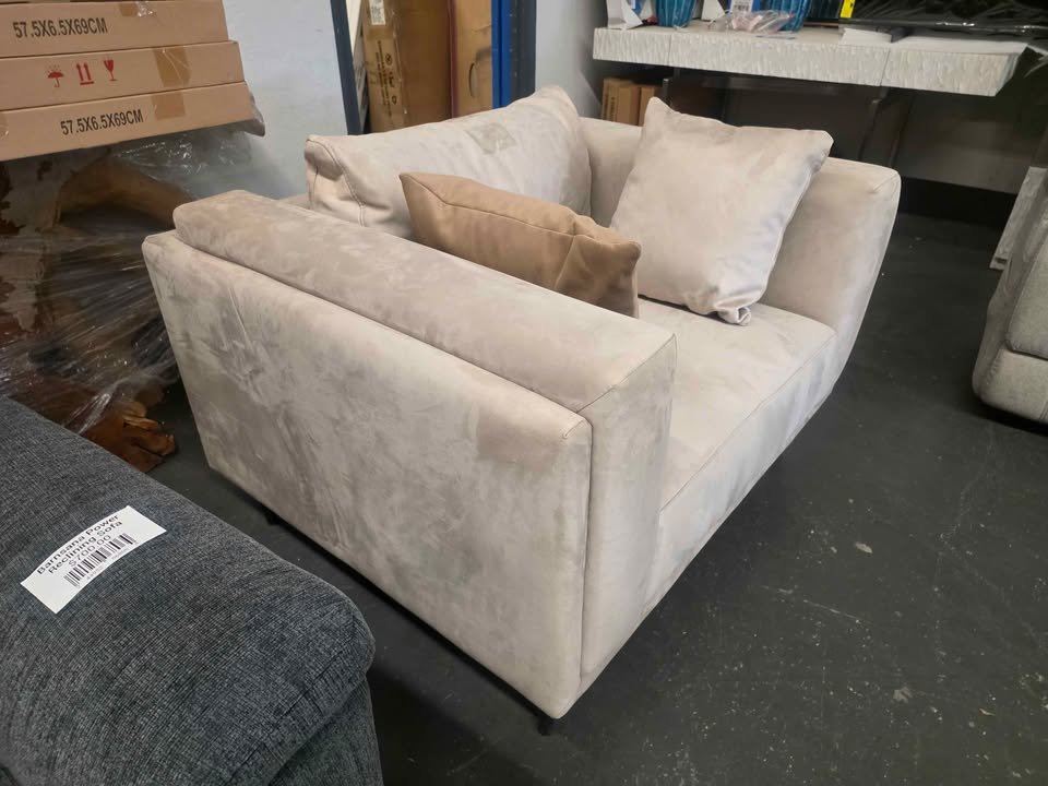 Betz 45" W Tufted upholstered Deep Seated Chair - Image 8