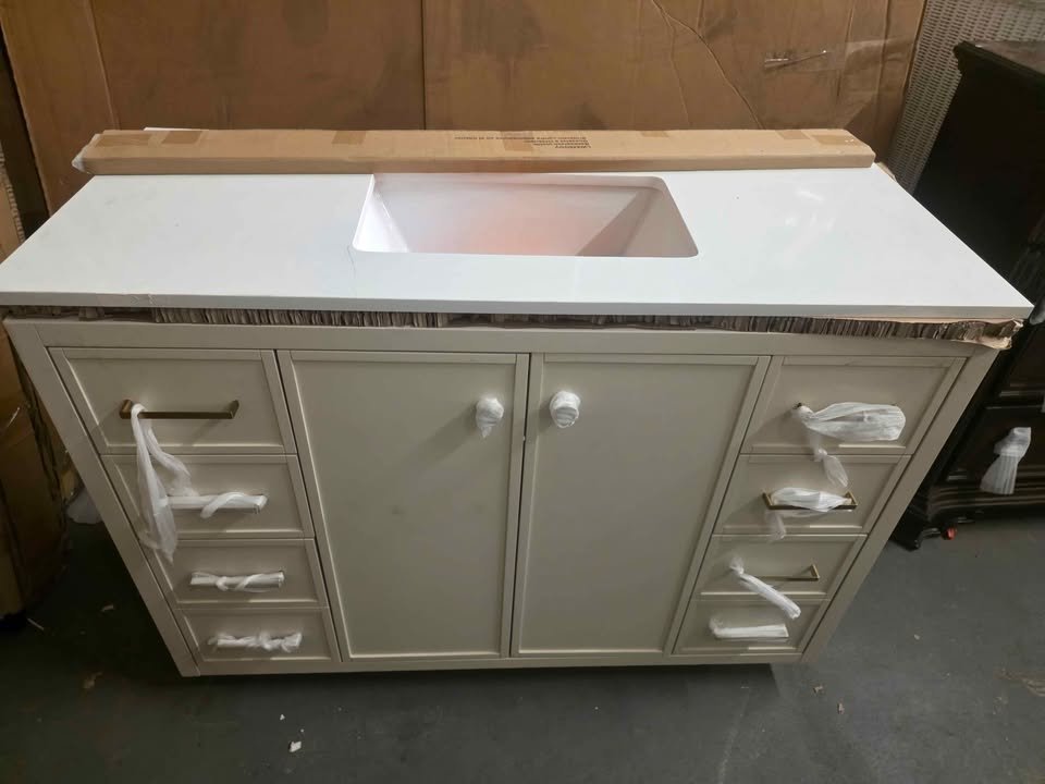 Stanfield 48in Beige Single Sink Bathroom Vanity ( Cracked Top in Pictures ) - Image 7