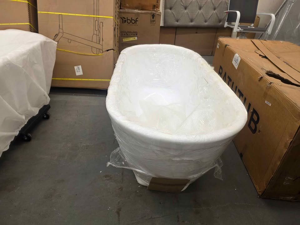 67" .X 31.5" Acrylic FlatBottom Double Ended Soaking Bathtub in White with Overflow Drain - Image 6