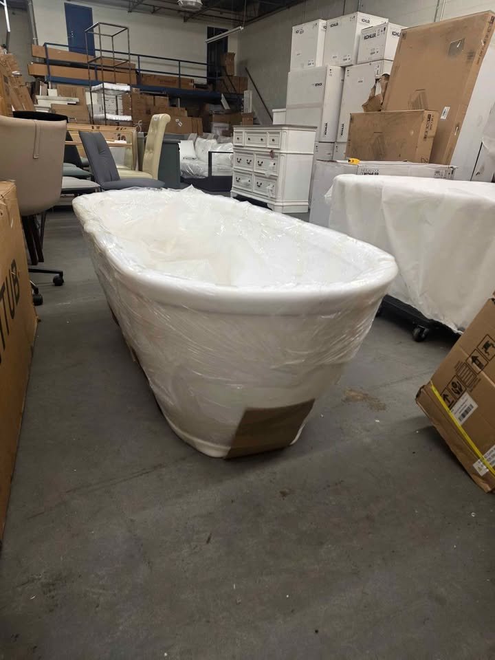 67" .X 31.5" Acrylic FlatBottom Double Ended Soaking Bathtub in White with Overflow Drain - Image 9