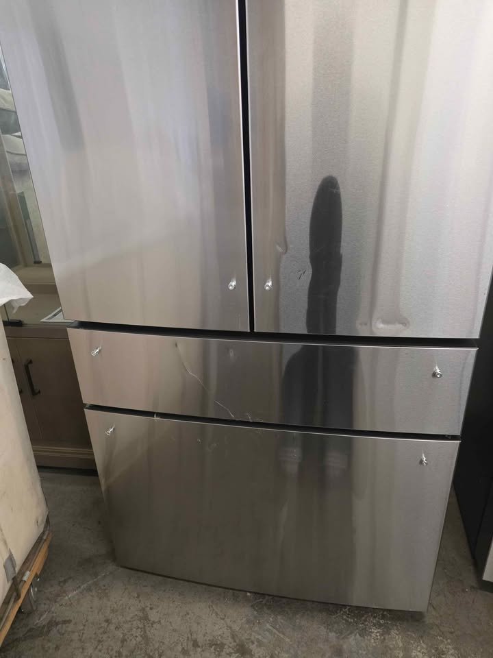 CAFÉ ENERGY STAR 28.7 Cu. Ft. Smart 4-Door French-Door Refrigerator / Dual-Dispense AutoFill Pitcher - Image 7