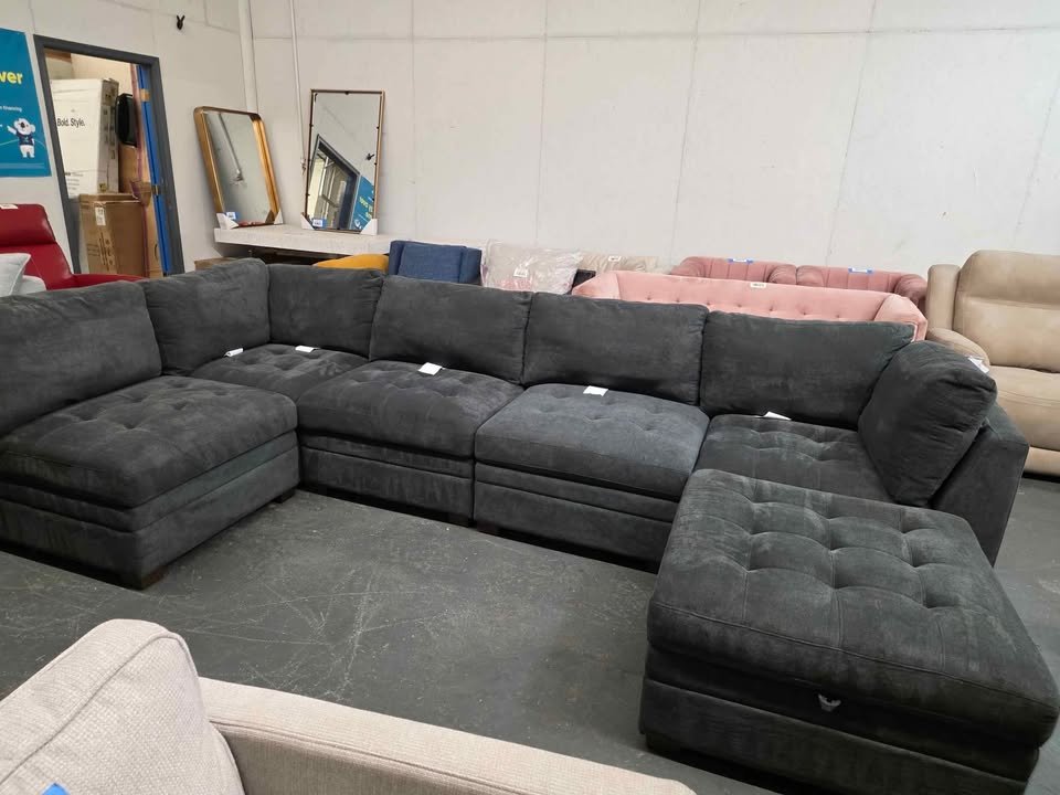 Thomasville Tisdale Modular Sectional 6-piece Dark Gray with Storage Ottoman - Image 6