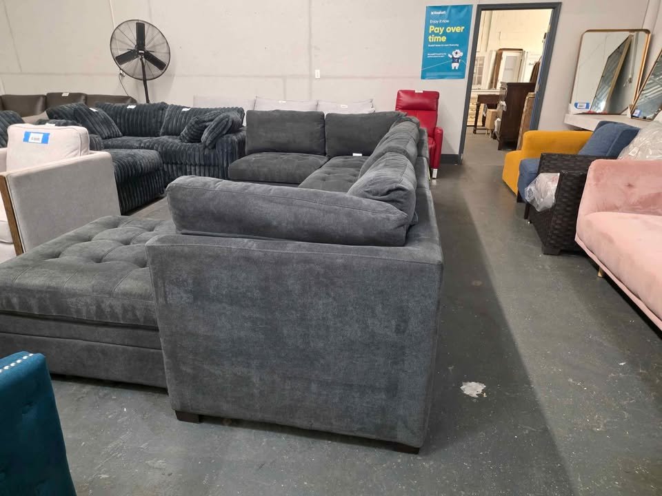 Thomasville Tisdale Modular Sectional 6-piece Dark Gray with Storage Ottoman - Image 7