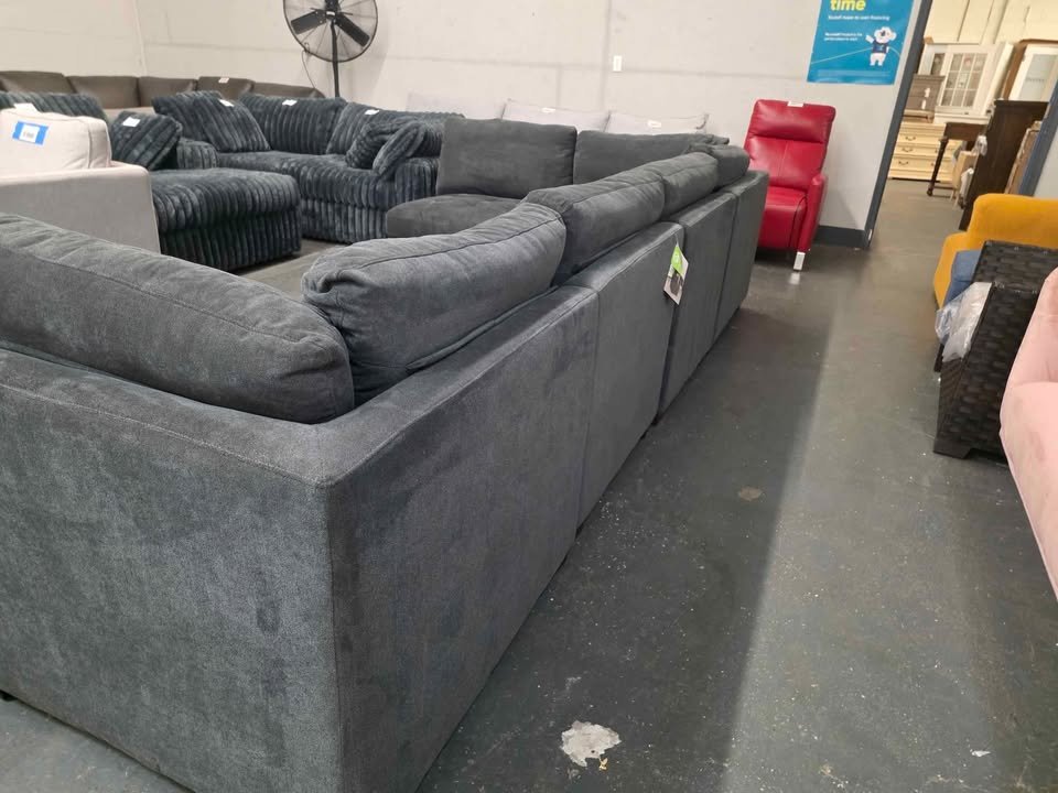 Thomasville Tisdale Modular Sectional 6-piece Dark Gray with Storage Ottoman - Image 8