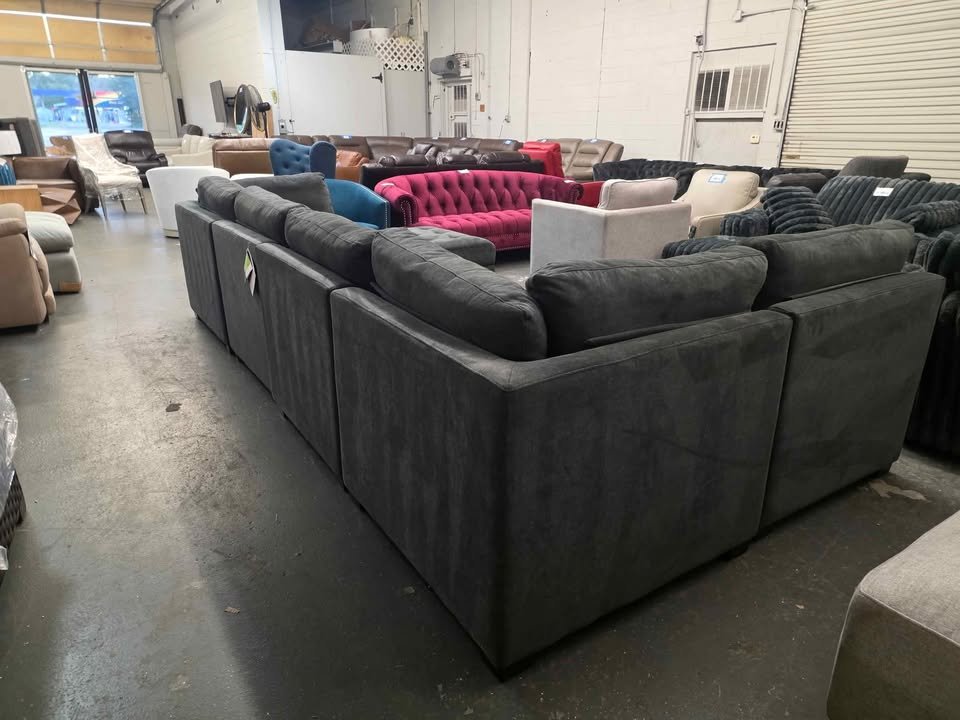 Thomasville Tisdale Modular Sectional 6-piece Dark Gray with Storage Ottoman - Image 9