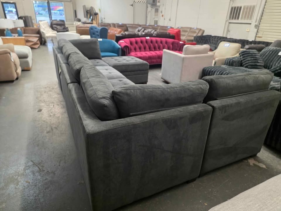 Thomasville Tisdale Modular Sectional 6-piece Dark Gray with Storage Ottoman - Image 10
