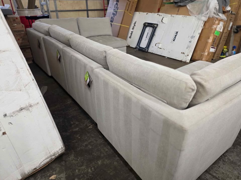 Thomasville Tisdale Modular Sectional 6-piece Beige with Storage Ottoman - Image 10