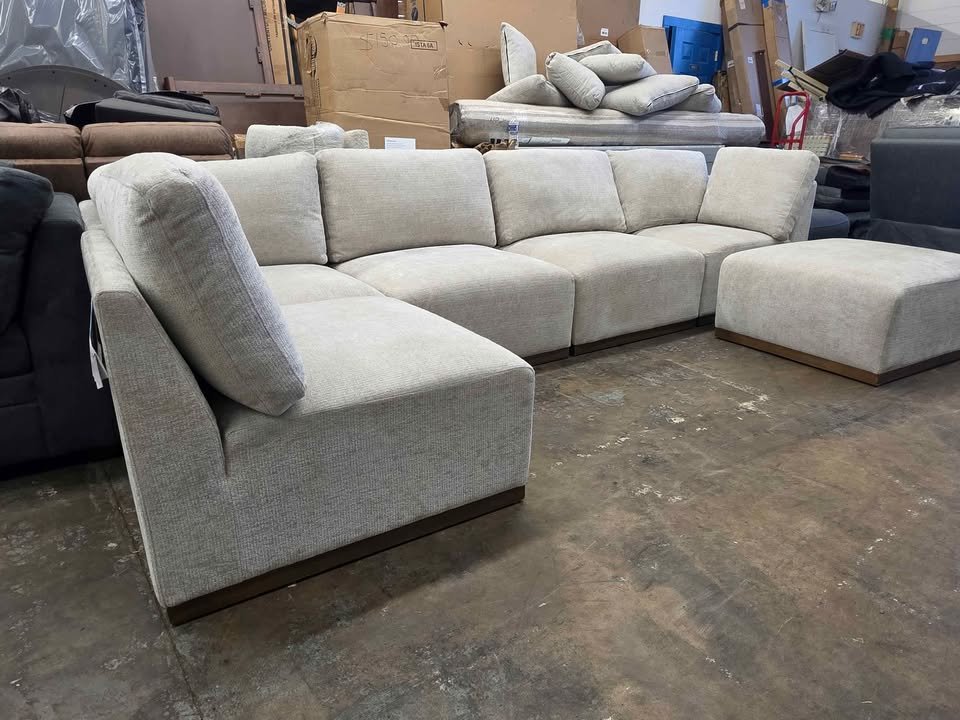 Henredon Murphy Fabric 6-piece Modular Sectional with Ottoman, Beige - Image 6