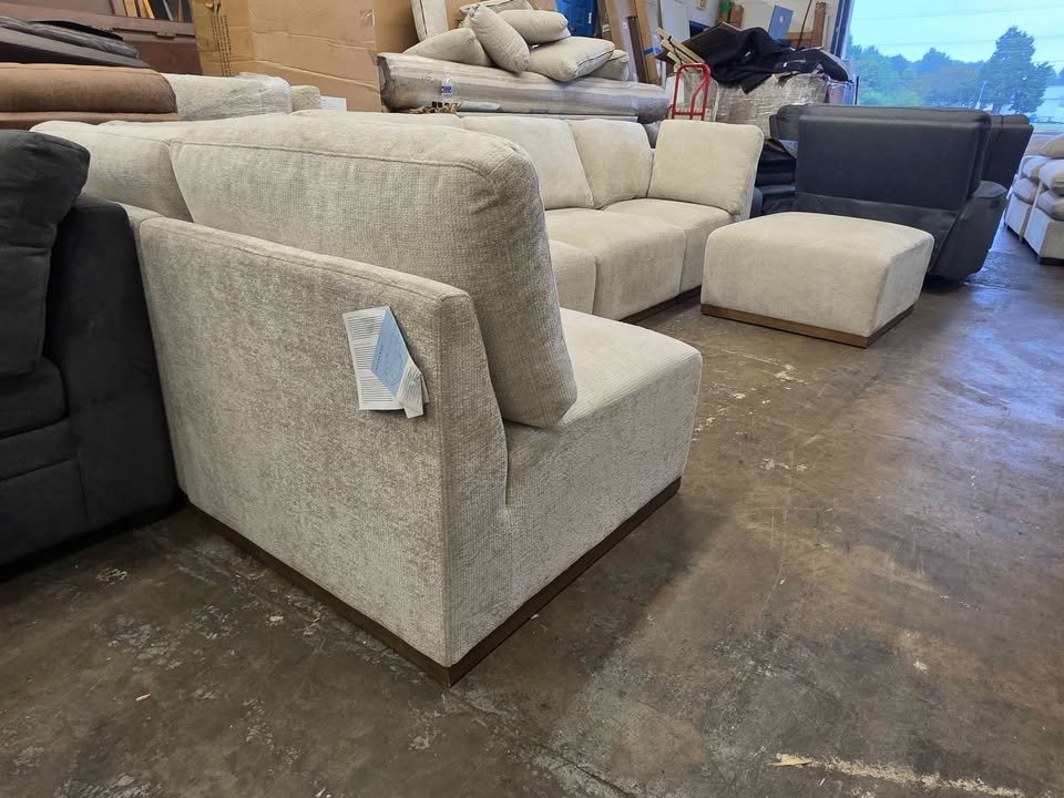Henredon Murphy Fabric 6-piece Modular Sectional with Ottoman, Beige - Image 7