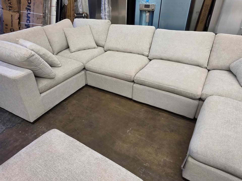 Thomasville Lowell 6-piece Modular Sectional - Image 7