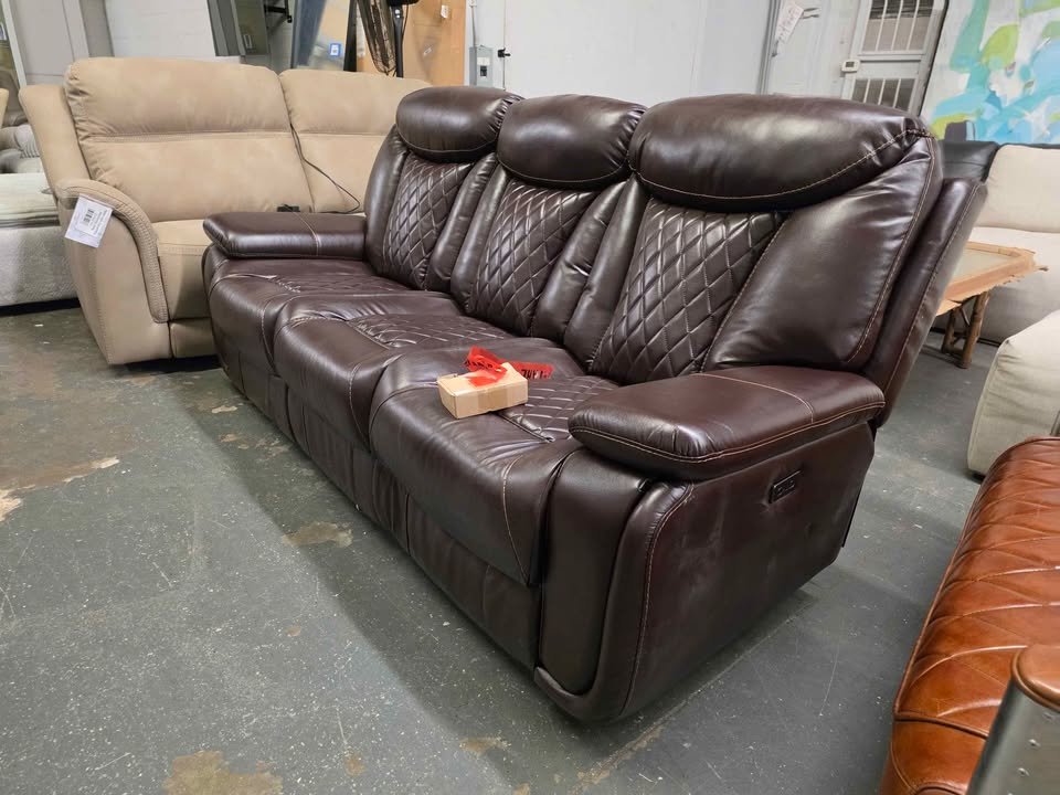 Madeira 84.6'' wide breathable leather pillow top arm power reclining sofa with diamond stitching - Image 8