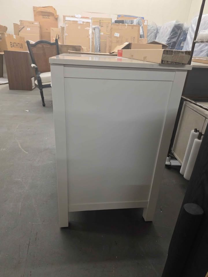 Roveland 36-in White Undermount Single Sink Bathroom Vanity with Carrara Natural Marble Top - Image 8