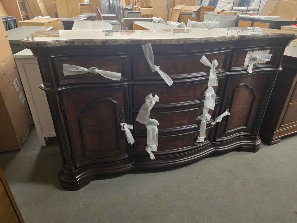 Best Master Furniture Door dresser with marble top - Image 3