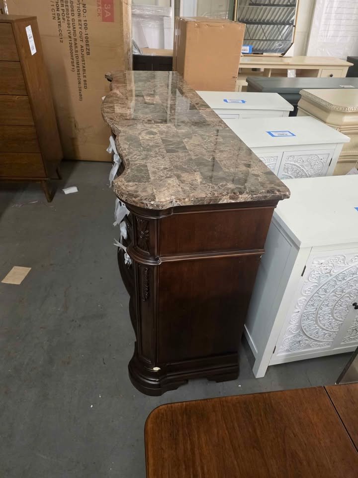 Best Master Furniture Door dresser with marble top - Image 5