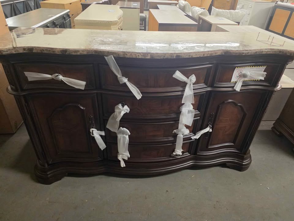 Best Master Furniture Door dresser with marble top - Image 9