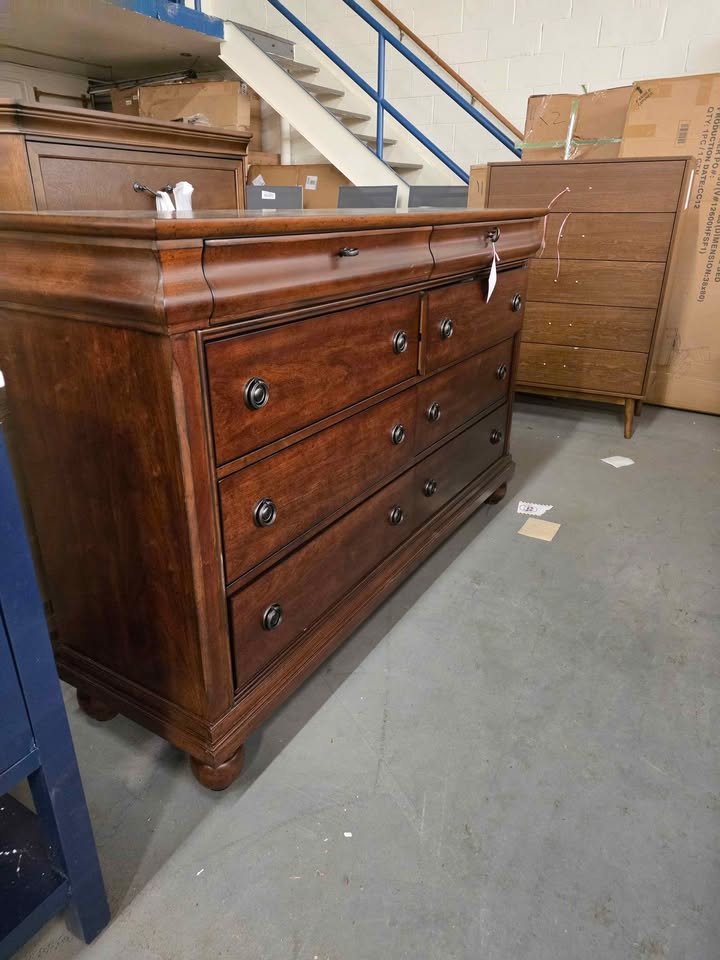 Liberty Traditions Rustic Cherry 8 Drawer Dresser - Image 8