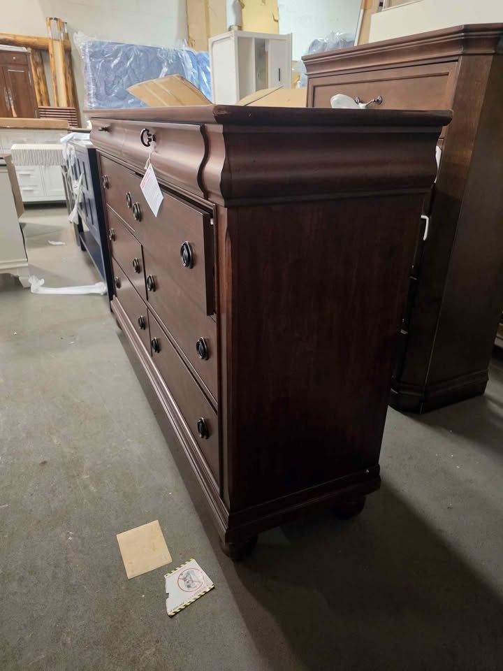 Liberty Traditions Rustic Cherry 8 Drawer Dresser - Image 9