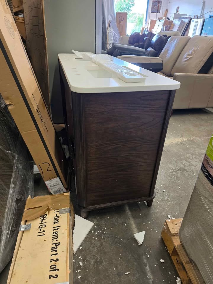 Kathryne 60" Vanity in Enhanced Brown Oak Quartz Countertop ( Cracked in Pictures ) Retails $2700.00 - Image 8