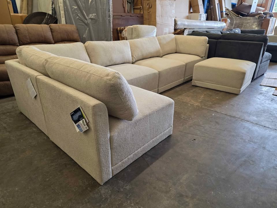 Thomasville Fallon Modular Sectional 6-piece Cream with Ottoman - Image 7