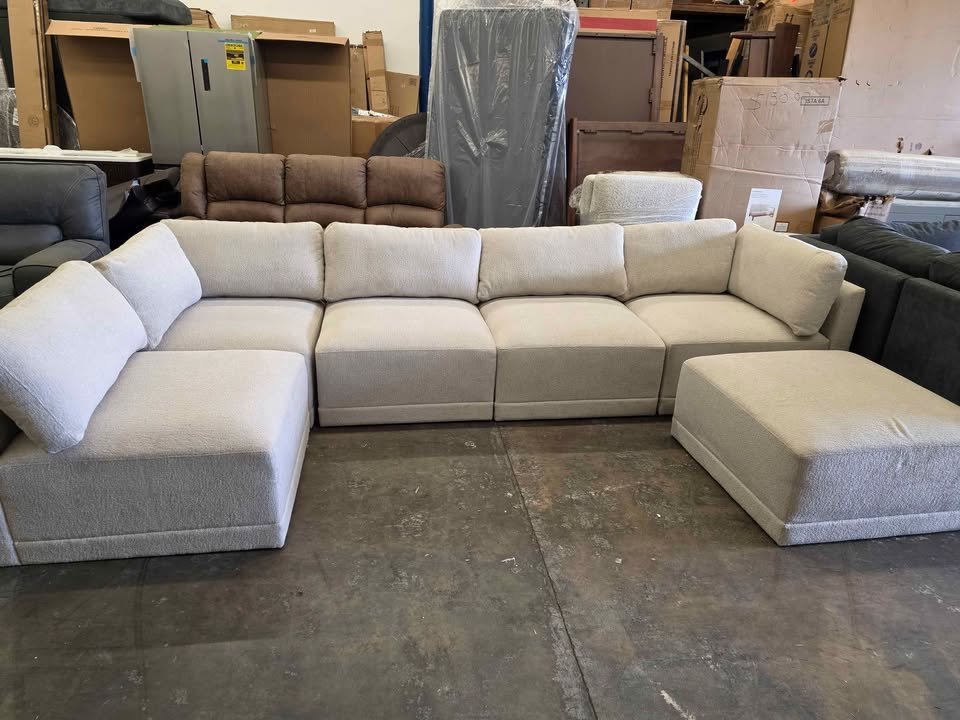 Thomasville Fallon Modular Sectional 6-piece Cream with Ottoman - Image 9