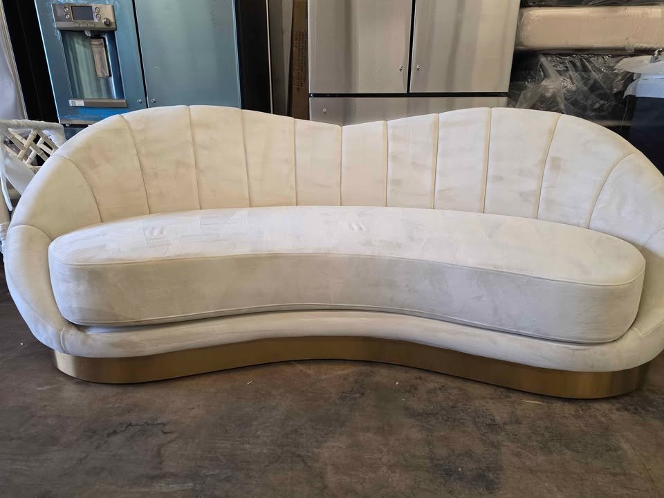 Meridian Furniture Shelly 90" Velvet Curved Sofa - Image 7